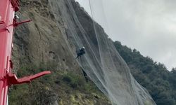 Örümcek adamlar yamaçları çelik ağlarla örüyor