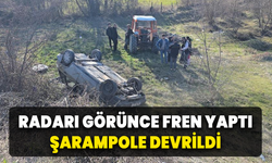 Radar aracını gören sürücü ani fren yaptı: Otomobil şarampole devrildi