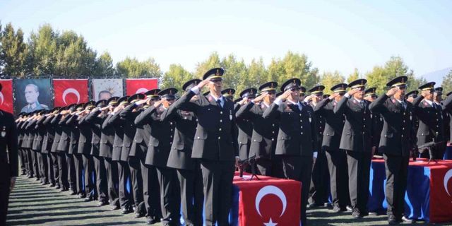 Eğitimleri başarıyla tamamlayan astsubay adayları yemin etti