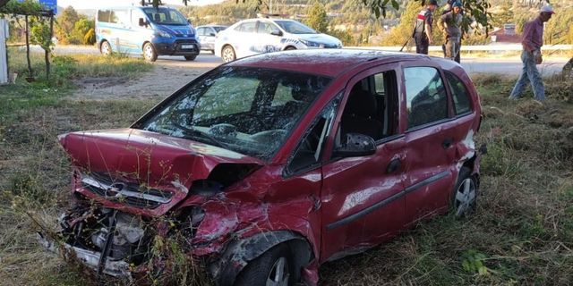 Kontrolünü Kaybettiği Aracı İle Tarlaya Daldı