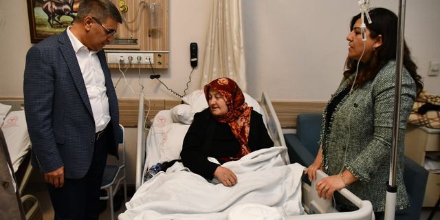 Karabük Valisi Gürel Kente Gelen Depremzedeleri Ziyaret Etti