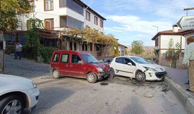 Karabük’te trafik kazası : 2 yaralı