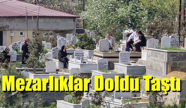 Arefe Gününde Mezarlıklara Akın Ettiler