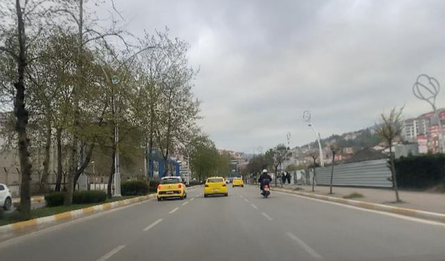 Cadde Ortasında Yarış ve Makas Terörü!