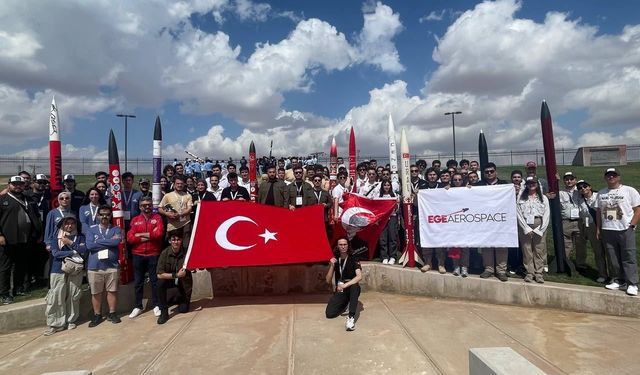 ABD’de roket yarışmasında dünya üçüncülüğü ile Türk bayrağını dalgalandırdılar