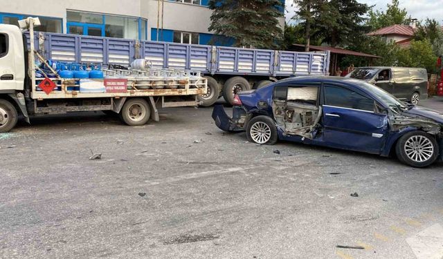 Bolu’da tüp yüklü kamyon kazaya karıştı