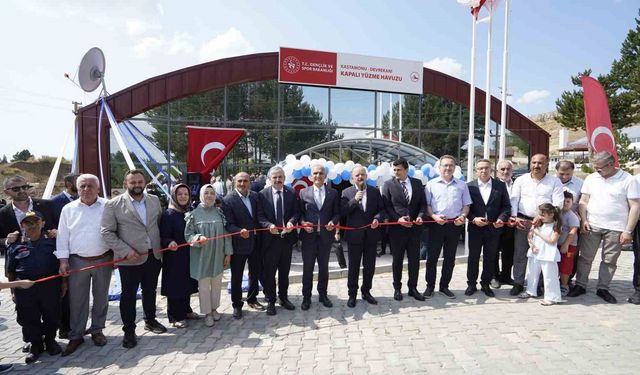 Kastamonu’da, Devrekani Kapalı Yüzme Havuzu hizmete açıldı