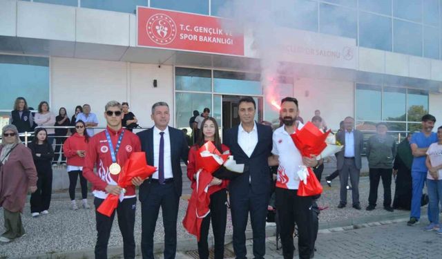 Bolulu sporcular Muaythai’da dünya şampiyonu oldu