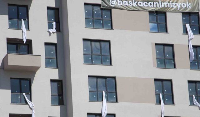 Bolu’da Otel Faciasının Ardından Beyaz Çarşaf ve Pankartlı Eylem