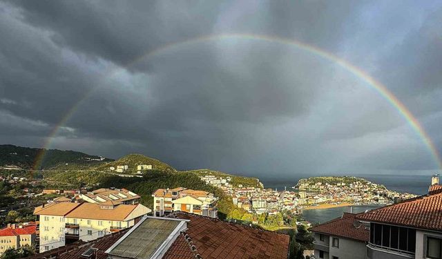 Amasra’da yağmur sonrası gökkuşağı oluştu