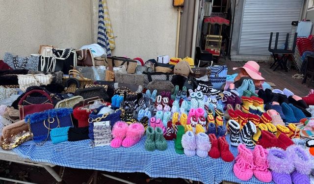 Evladına Akülü Araç Alabilmek İçin İlmek İlmek Umut Örüyor