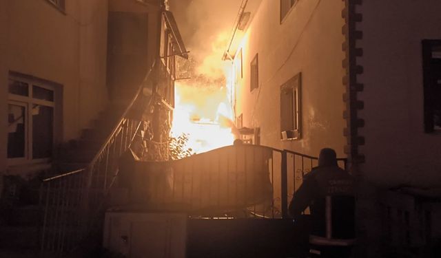 Çankırı’da 3 ev ve 4 samanlık alevlere teslim oldu