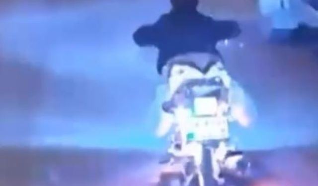 D-100’de motosikletle tehlikeli şov kamerada