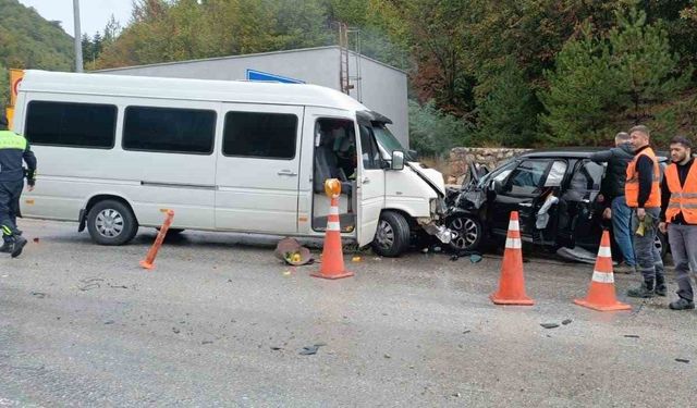 Bolu’da minibüs otomobille çarpıştı: 1 ölü