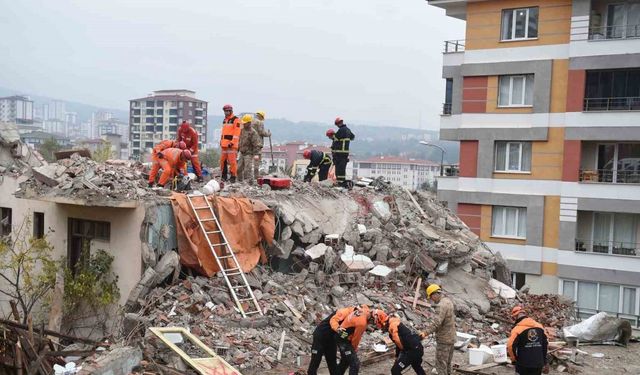 6 ilde binlerce görevliyle afet tatbikatı gerçekleştirildi