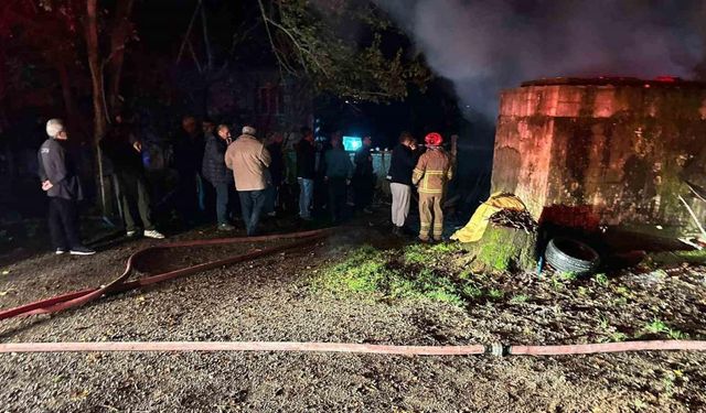 Bartın’da yıldırım düştü: 2 araç yandı