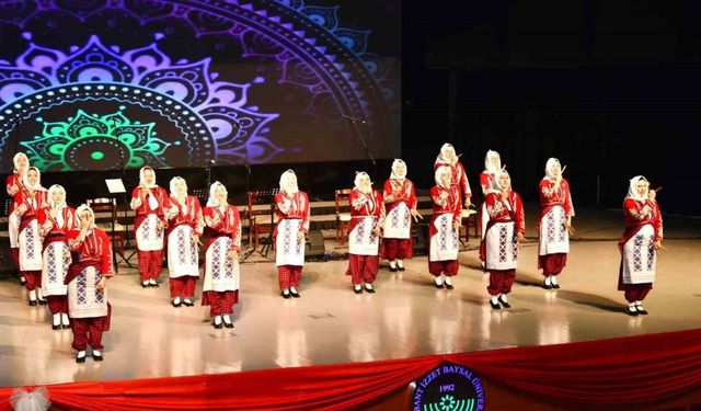 Bolu’da öğretmenlerden unutulmaz kültür ve sanat gecesi