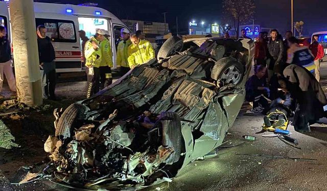 Bolu’da otomobil refüje çarpıp ters döndü: 1 yaralı