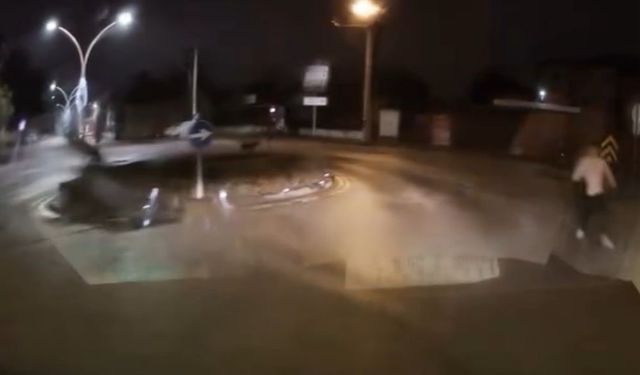 Paşaköy’de korku dolu anlar: sürücü genci köpeklerden kurtardı