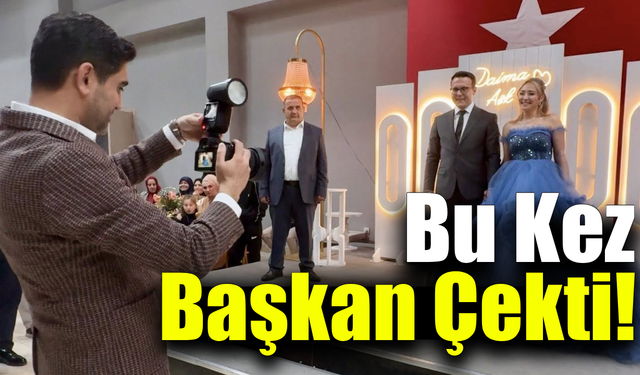 Salt, basın sorumlusunun mutlu anını kendisi çekti