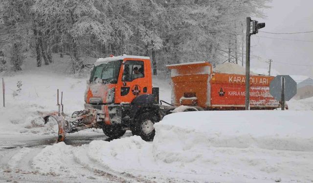 Bolu Dağı'nda yoğun kar yağışı başladı