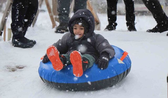 Bolu'da eğitime kar engeli: Okullar 1 gün tatil edildi