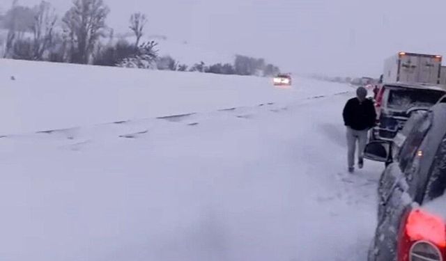 Bolu'da kar nedeniyle kapanan Gerede-Karabük yolu ulaşıma açıldı