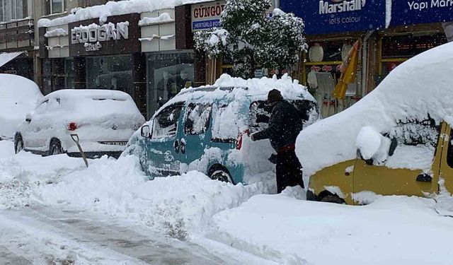 Bolu'yu kar esir aldı: 'Hiç kimse panik yapmasın'