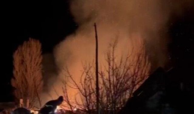 Çankırı'da köyde çıkan yangında iki ev küle döndü