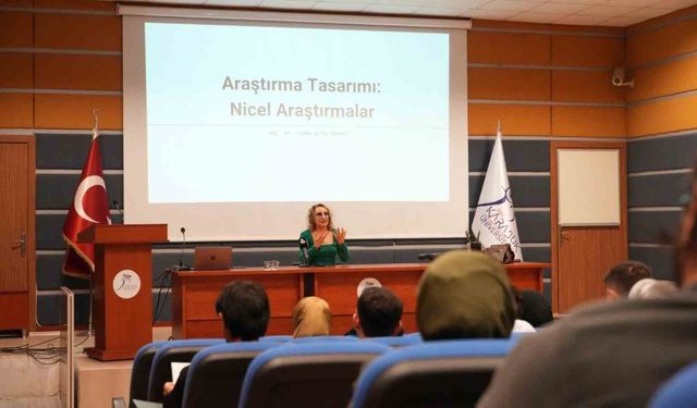 KBÜ'de tez yazım seminerlerinde beşinci hafta tamamlandı