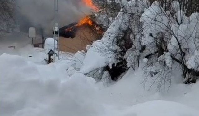 Bartın'da 1125 metre rakımda çıkan ev yangını korkuttu
