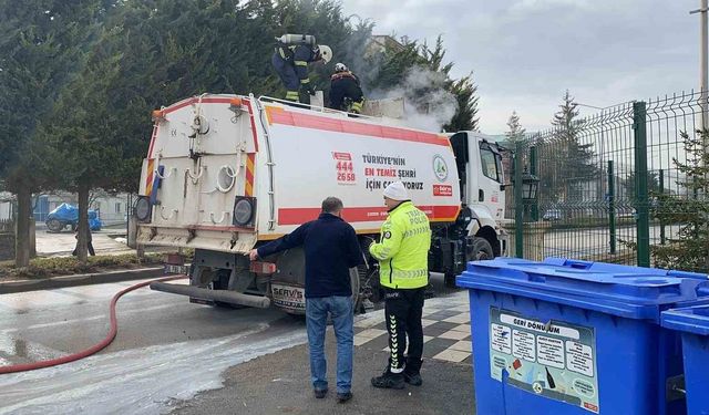 Bolu Belediyesine ait yol süpürme aracında yangın çıktı