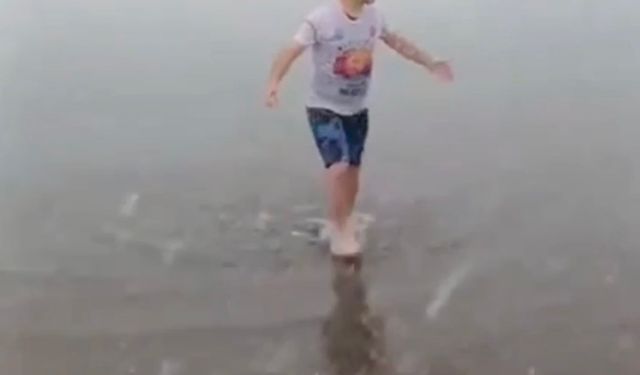 2026 yüzme sezonunu kar altında açtı