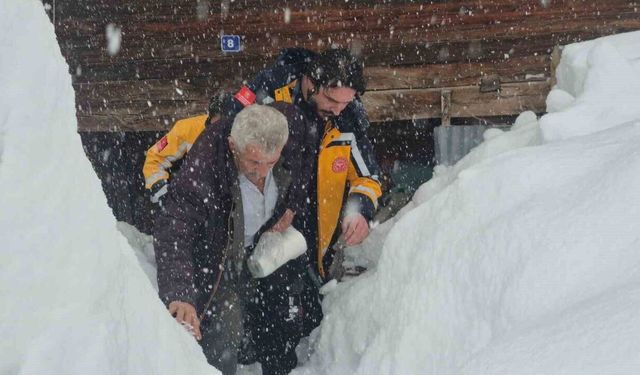 Bartın’da paletli ambulans 2,5 saatte hastaya ulaştı