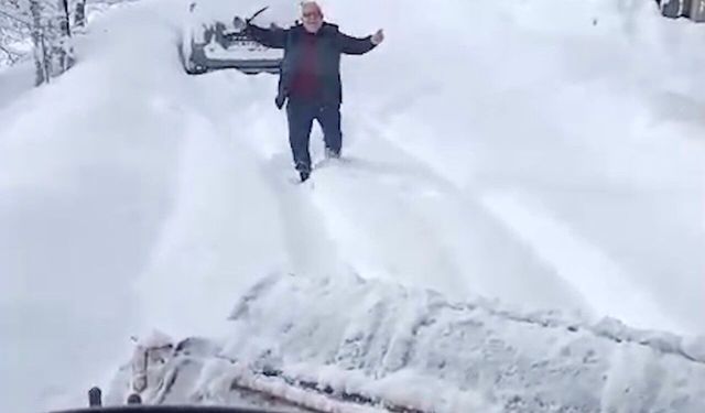 Kardan kapanan köy yolu açılınca oynadı