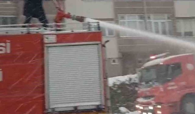 Karla kapanan yollar deniz suyuyla açılıyor