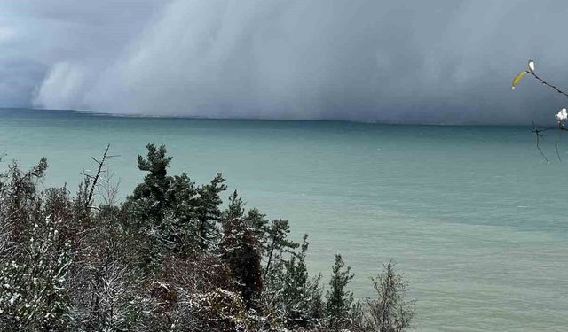 İnebolu ve Abana’da deniz etkili kar görüntülendi