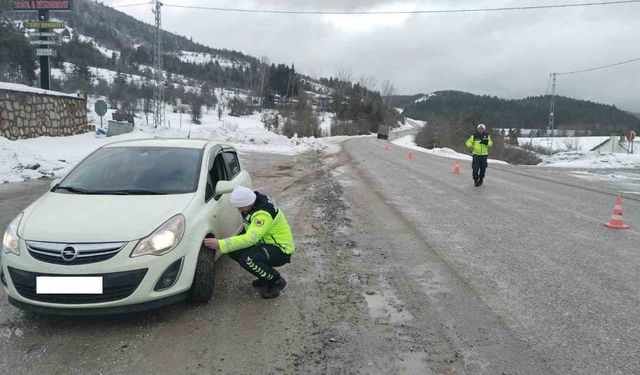 Kastamonu'da kış lastiği denetimlerini sıklaştırıldı