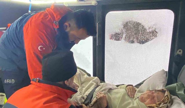 Azdavay’da karla kapanan köyde hastaya AFAD ulaştı
