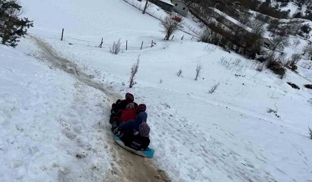 Mudurnu’da köy yamaçları kayak pistine döndü