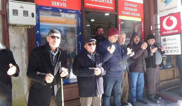 Mudurnu'da eksi 18 derecede esnaf duası geleneği sürdürüldü