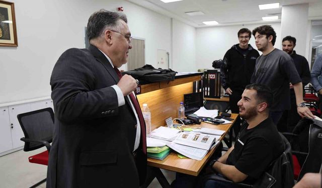 Özölçer'den final haftasında öğrencilere moral ziyareti