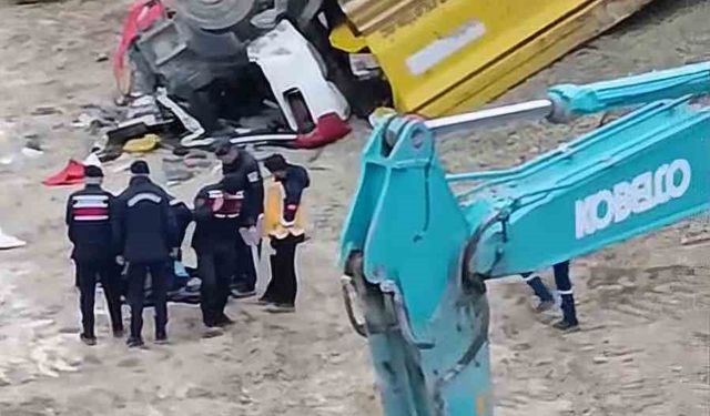 Malzeme boşaltırken uçuruma yuvarlandı