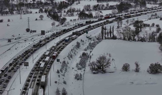 TEM Otoyolu'nun Bolu geçişinde trafik felç
