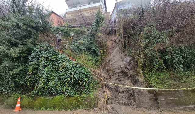 Zonguldak'ta heyelan 8 eve ulaşımı kesti