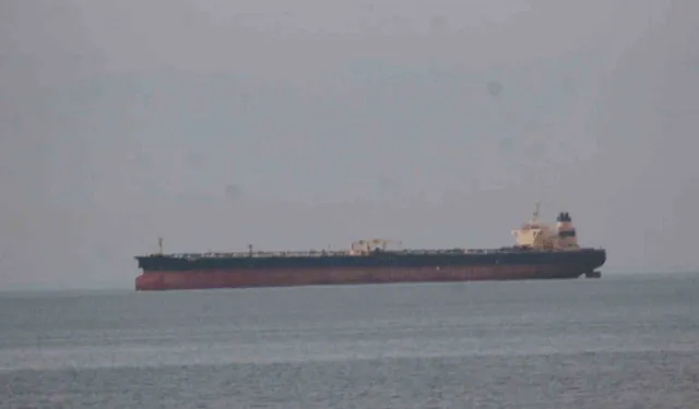 Karadeniz'de petrol tankeri dron saldırısında isabet aldı