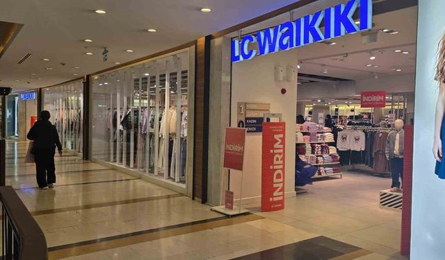 Deneme kabininde alarmları kırıp ürünleri götürdüler