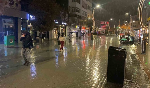 Bolu’da yağmura hazırlıksız yakalananlar zor anlar yaşadı
