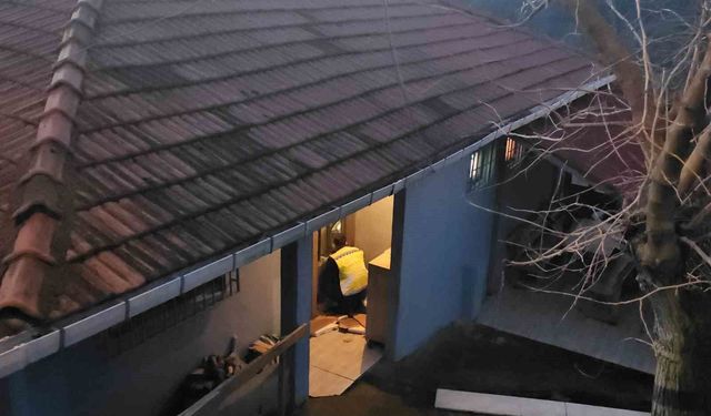 Boş evlerden matkap ve anahtar takımı çalıp kaçtılar!