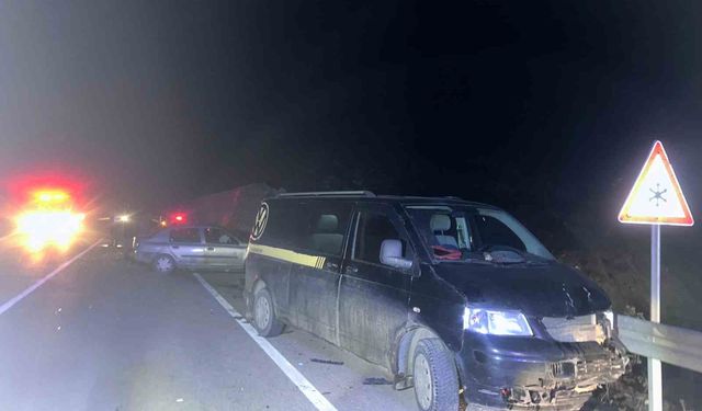 Kastamonu'da minibüs ile otomobil çarpıştı